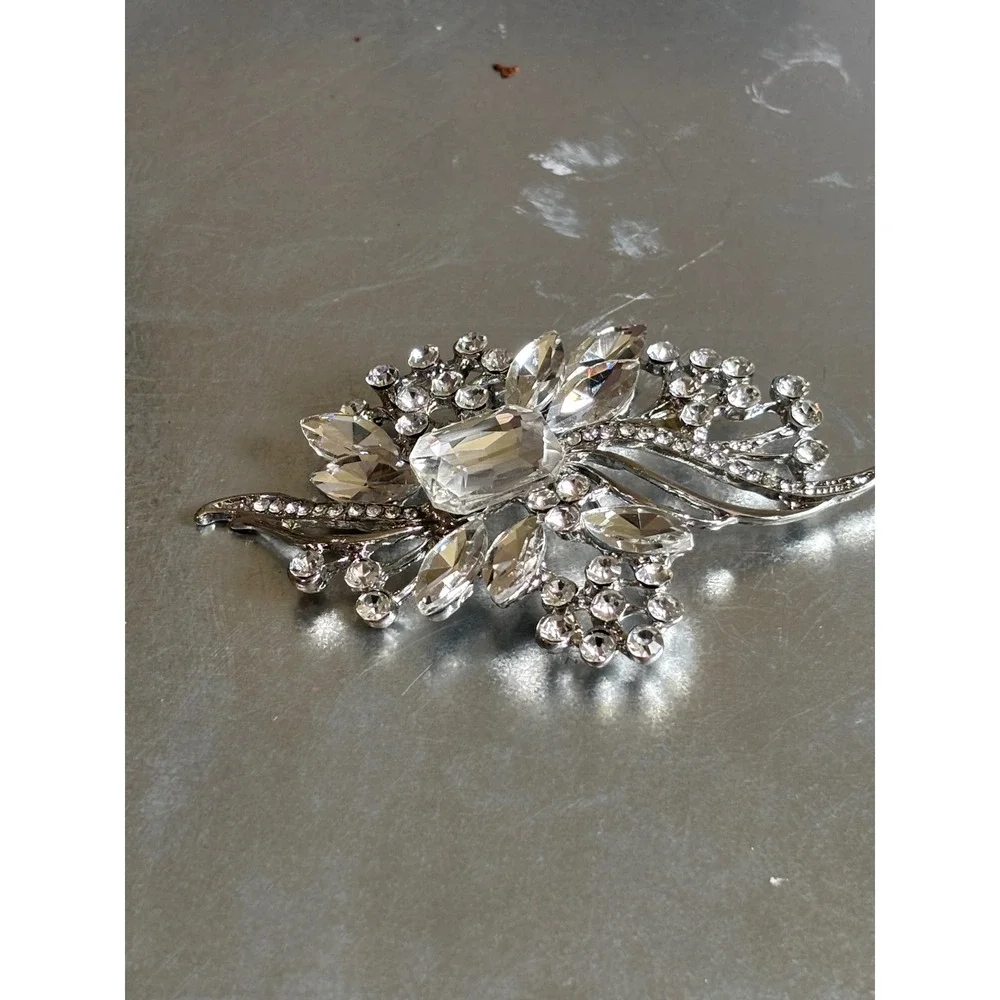 Vintage Silver Tone Crystal Rhinestone Floral‎ Spray Brooch Pin Large 3.25